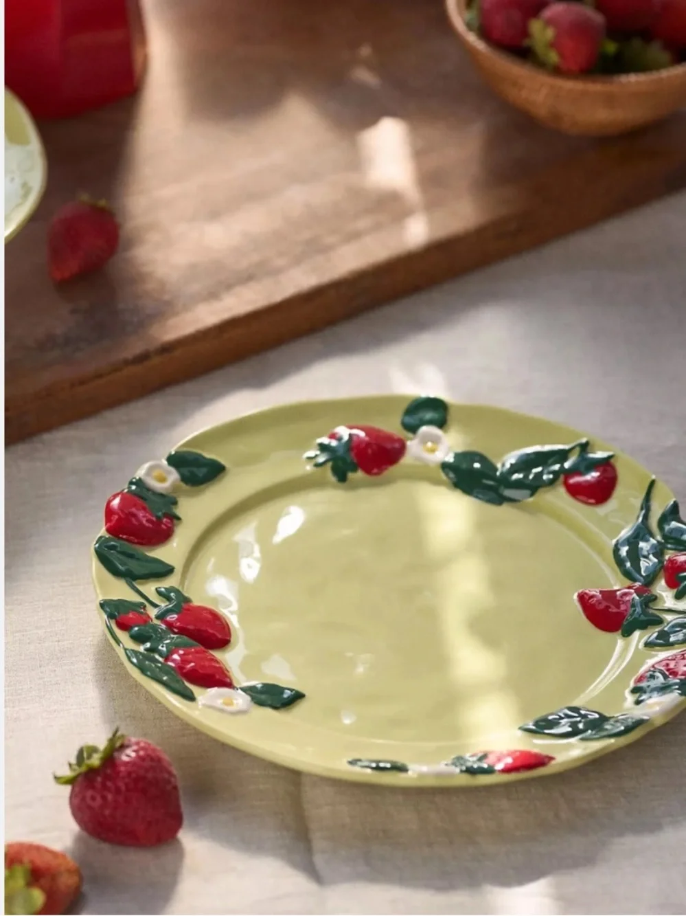 Anthropologie Foster icon stoneware Chartreuse Strawberry Rim Ceramic Plate